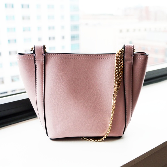 Zara Handbags - LEAH ✨NEW WITH TAGS Zara Crossbody Bucket Bag✨